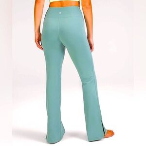 NWT Lululemon Groove Pant - Tidewater Teal - Size 6